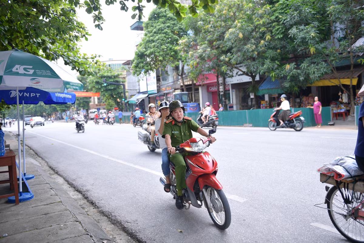 Cảnh sát kể chuyện hú còi xe chuyên dụng đưa thí sinh ngủ muộn đi thi ảnh 4