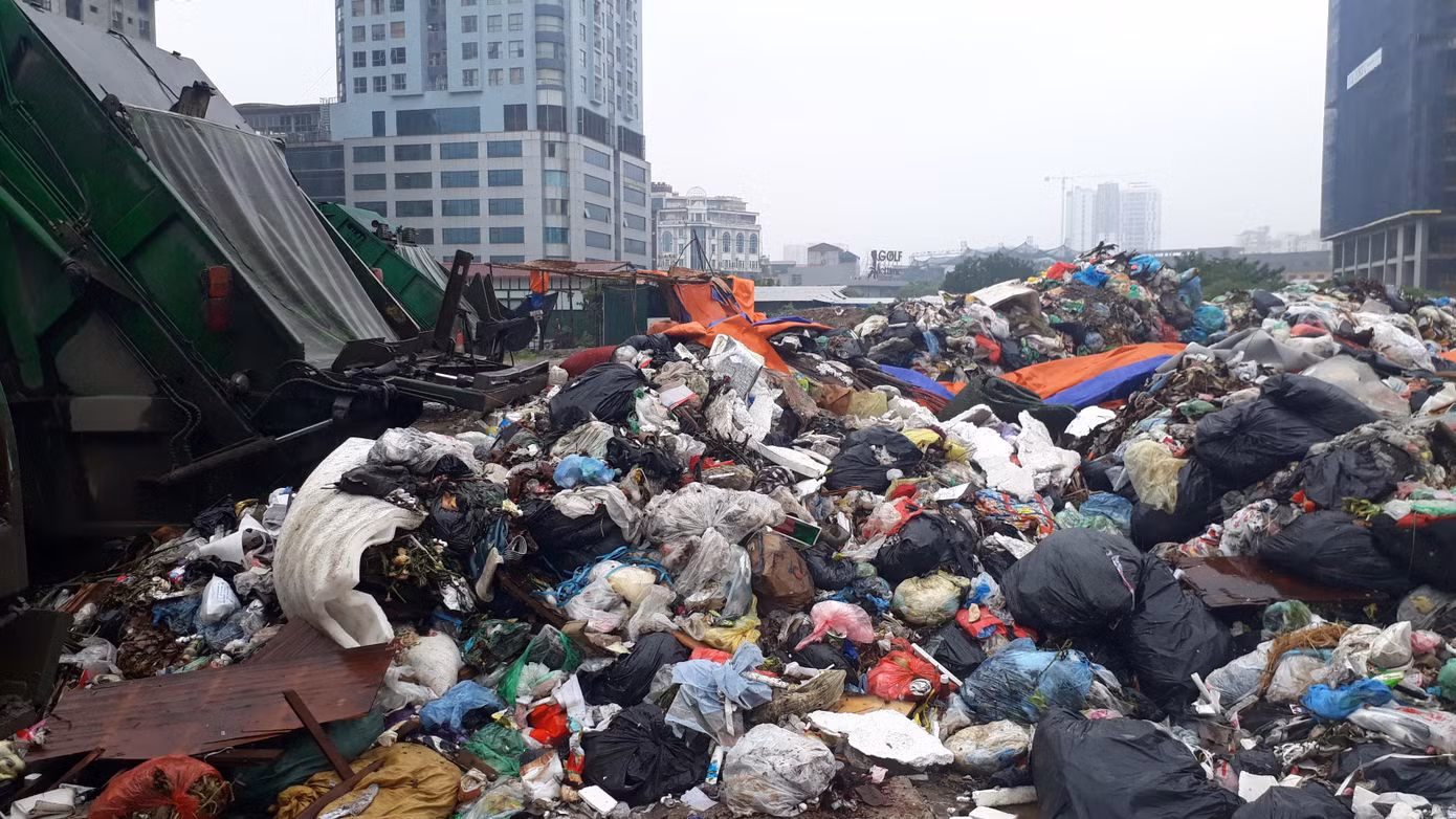 Người dân thôi chặn xe vào bãi rác lớn nhất: Hà Nội vẫn chưa hết lo ảnh 5