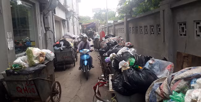 Người dân thôi chặn xe vào bãi rác lớn nhất: Hà Nội vẫn chưa hết lo ảnh 3