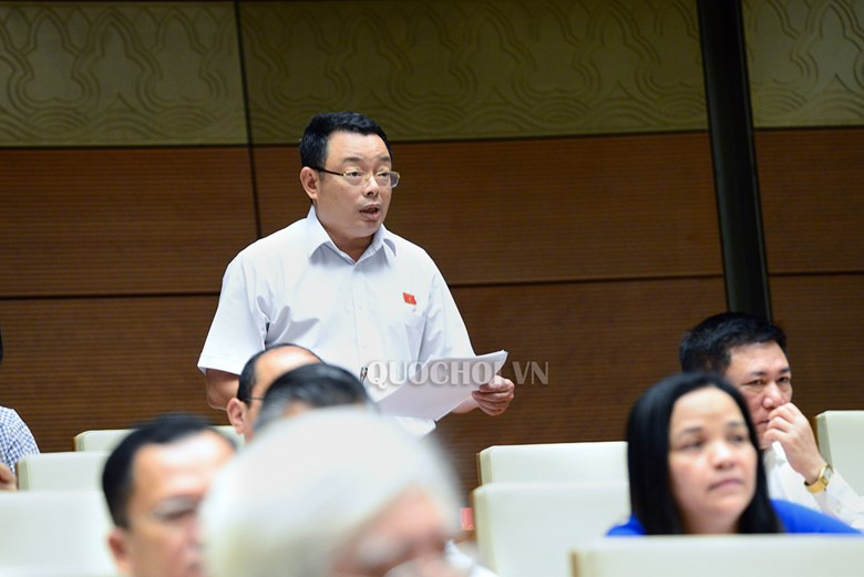 Kỷ luật cán bộ: 'Từ cảnh cáo chuyển sang ngay cách chức thì nặng quá' ảnh 1