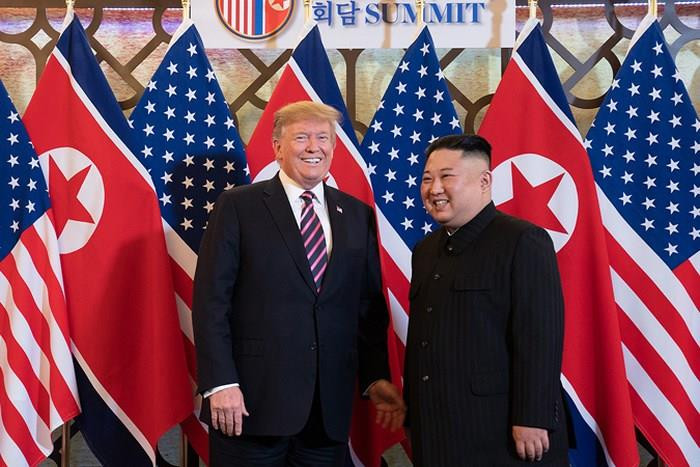 Chủ tịch Triều Tiên Kim Jong Un lên tàu về nước ảnh 15 Chủ tịch Triều Tiên Kim Jong Un lên tàu về nước ảnh 15