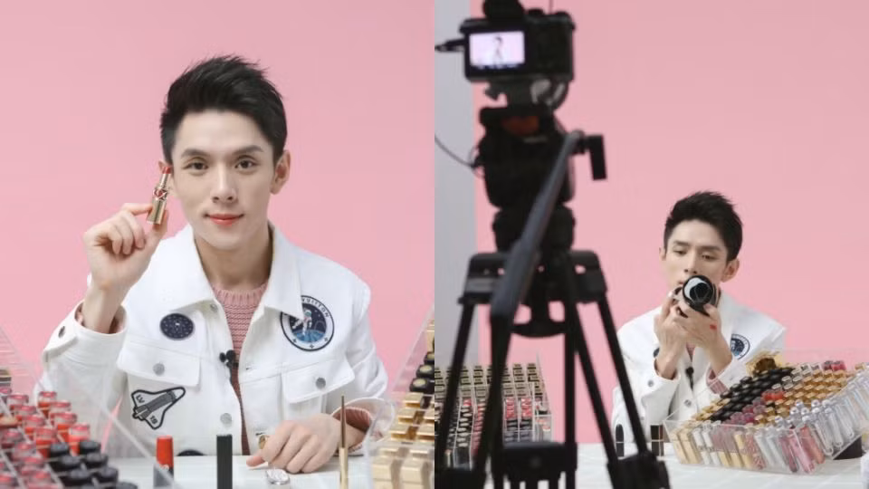 Lý Giai Kỳ nổi tiếng qua các phiên livestream bán son môi kiếm bộn tiền.