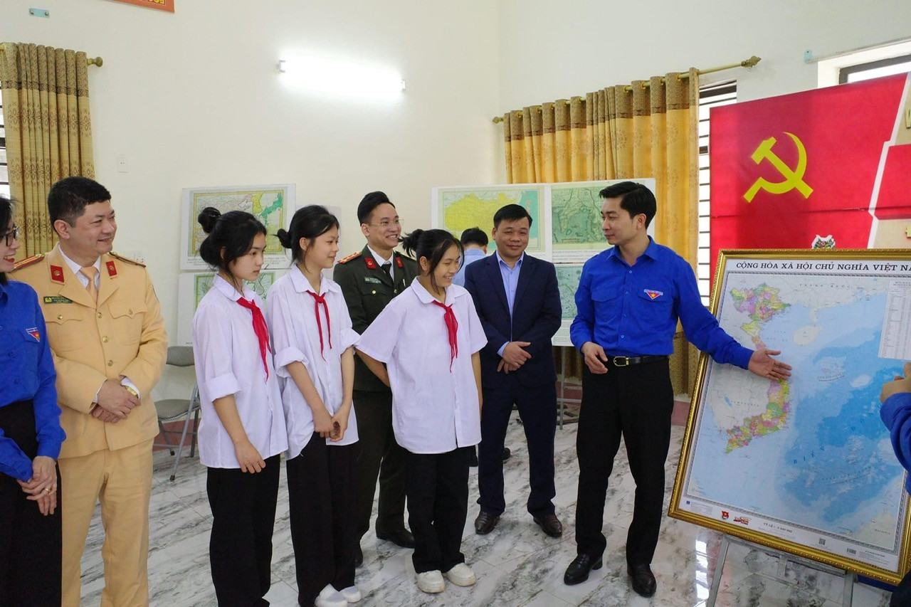 Anh Đoàn Quang Duy - Bí thư Tỉnh Đoàn Thái Nguyên chia sẻ về Cuộc vận động "Tự hào một dải non sông." Anh Đoàn Quang Duy - Bí thư Tỉnh Đoàn Thái Nguyên chia sẻ về Cuộc vận động "Tự hào một dải non sông."