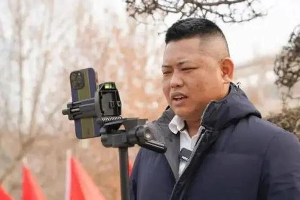 Từ anh chàng không có bạn gái, giờ đây Zhu Shipeng chuyên đi mai mối cho các cặp đôi (Ảnh: SH).