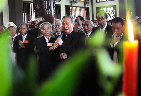 Đến dự buổi lễ có đồng chí Vũ Oanh - nguyên Ủy viên Bộ Chính trị, Chủ tịch danh dự dòng họ Vũ - Võ