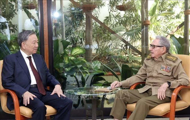 Tổng Bí thư, Chủ tịch nước Tô Lâm gặp Lãnh tụ Cách mạng Cuba, Đại tướng Raúl Castro Ruz. Tổng Bí thư, Chủ tịch nước Tô Lâm gặp Lãnh tụ Cách mạng Cuba, Đại tướng Raúl Castro Ruz.