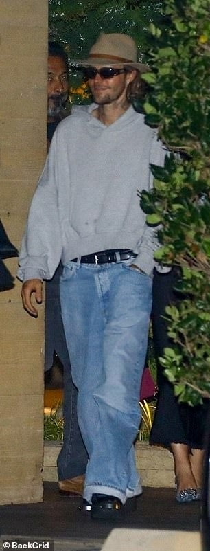 Cư dân mạng nghi ngờ Justin Bieber xảy ra vấn đề khó nói với ông trùm vừa bị bắt. Ảnh: BackGrid. Cư dân mạng nghi ngờ Justin Bieber xảy ra vấn đề khó nói với ông trùm vừa bị bắt. Ảnh: BackGrid.