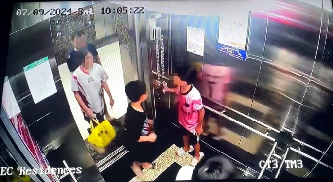 Hình ảnh trích xuất từ camera an ninh trong thang máy.