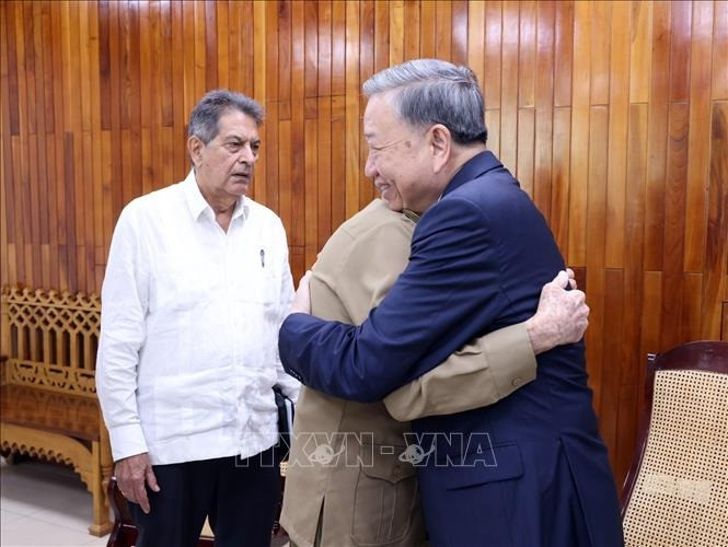 Tổng Bí thư, Chủ tịch nước Tô Lâm gặp Lãnh tụ Cách mạng Cuba, Đại tướng Raúl Castro Ruz. Tổng Bí thư, Chủ tịch nước Tô Lâm gặp Lãnh tụ Cách mạng Cuba, Đại tướng Raúl Castro Ruz.