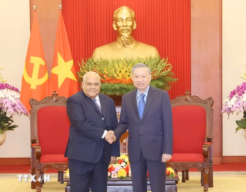 Chiều 19/9, tại Trụ sở Trung ương Đảng, Tổng Bí thư, Chủ tịch nước Tô Lâm tiếp Đại sứ Cuba Orlando Nicolás Hernández Guillén. (Ảnh: Trí Dũng/TTXVN)