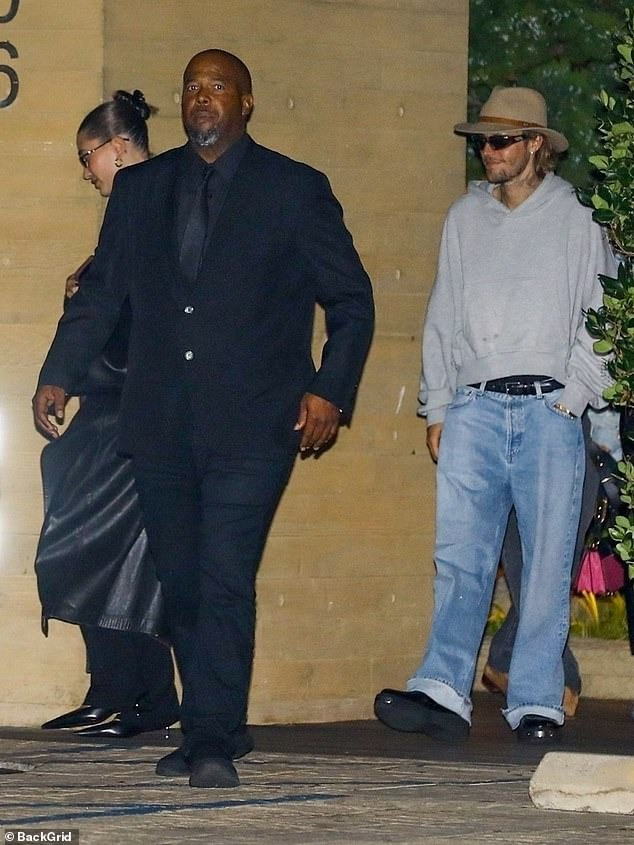 Khán giả đều đồng ý rằng Justin Bieber trông không khỏe dù miệng tươi cười. Ảnh: BackGrid. Khán giả đều đồng ý rằng Justin Bieber trông không khỏe dù miệng tươi cười. Ảnh: BackGrid.