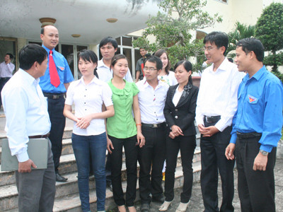 Các Phó Chủ tịch xã trẻ trao đổi với lãnh đạo địa phương. Các Phó Chủ tịch xã trẻ trao đổi với lãnh đạo địa phương