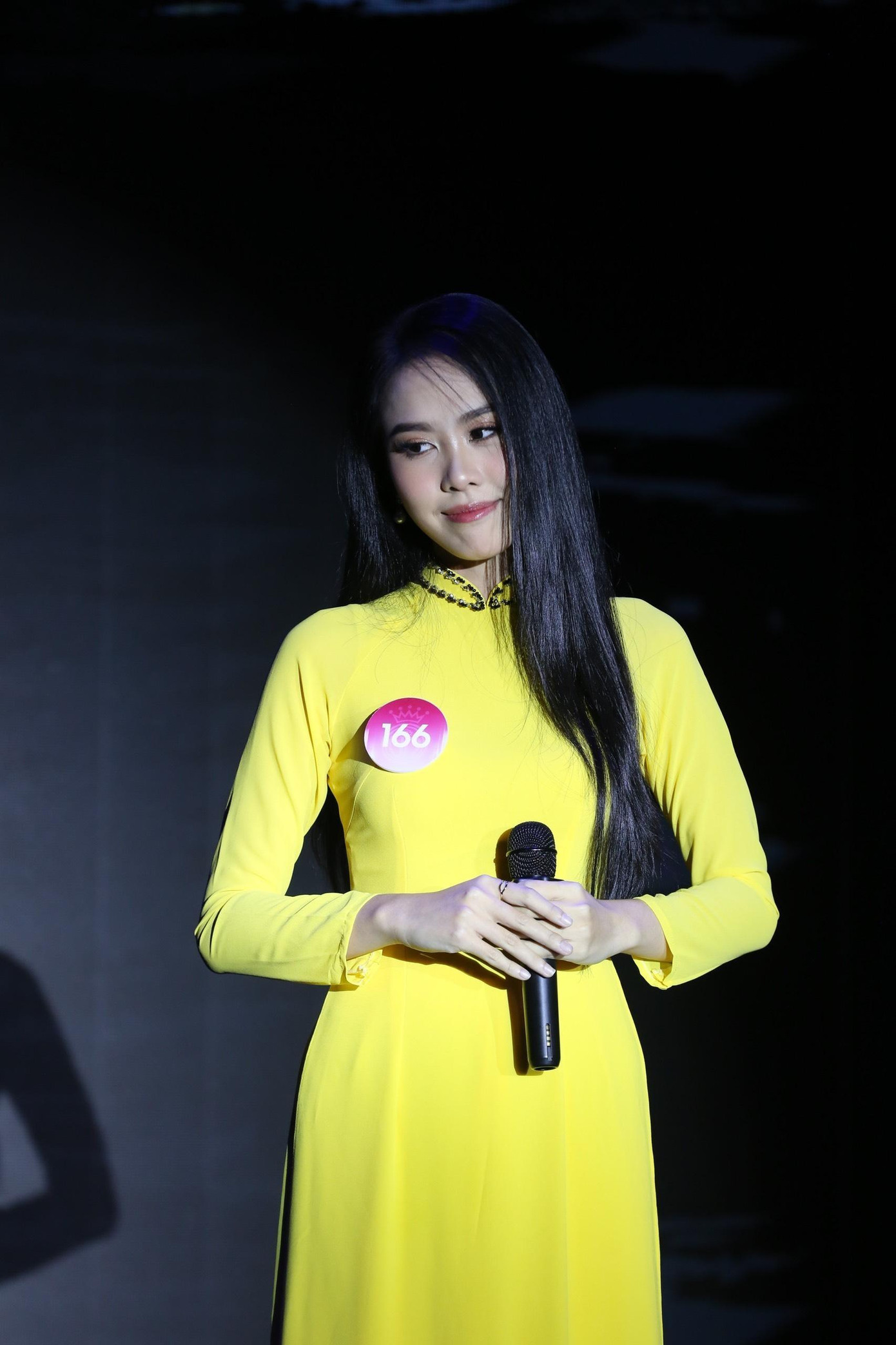 Ở phần thi tài năng, thí sinh Lê Nguyễn Ngọc Hằng – SBD 166 trình diễn ca khúc Mẹ tôi của nhạc sĩ Trần Tiến. Ngọc Hằng diện áo dài vàng thanh lịch, nữ tính. Giọng hát của cô được đánh giá truyền cảm, xúc động.