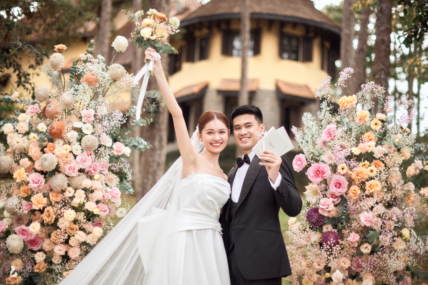 Người đẹp được chồng ủng hộ các công việc và hoạt động giải trí. Hiện cô là MC song ngữ, tham gia nhiều sự kiện giải trí, đồng thời lấn sân lĩnh vực phim ảnh.