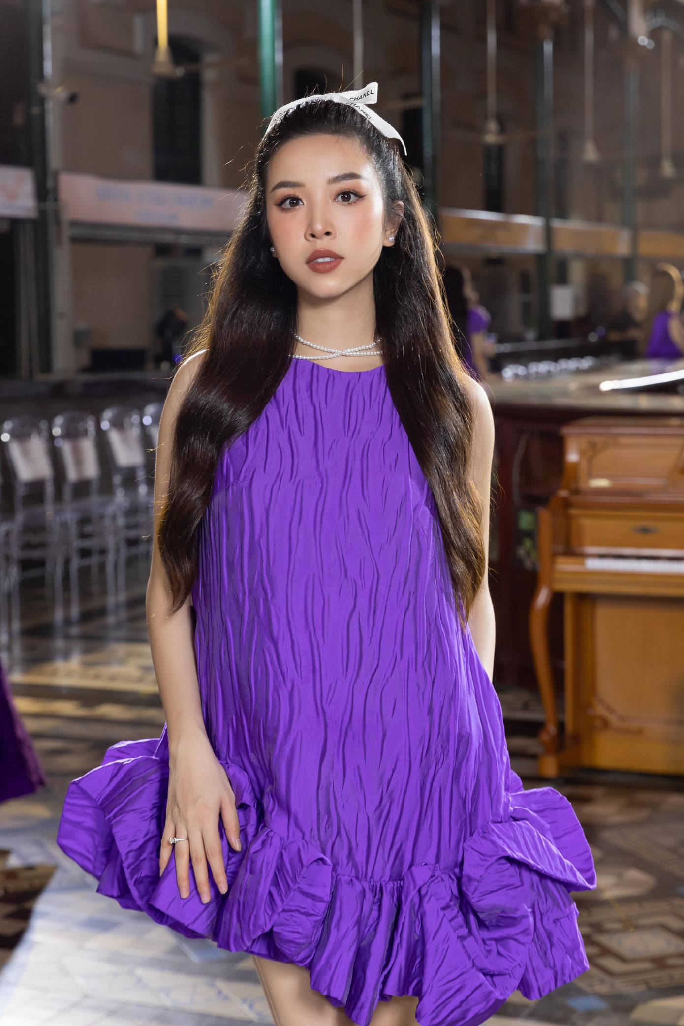 Á hậu Tường San và Á hậu Thuý An cùng chọn những thiết kế có kiểu dáng kín đáo, thanh lịch.