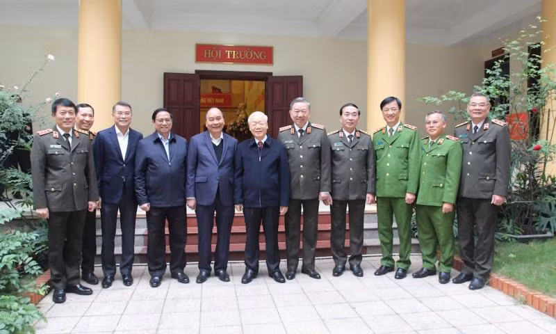 Tổng Bí thư Nguyễn Phú Trọng, Chủ tịch nước Nguyễn Xuân Phúc, Thủ tướng Chính phủ Phạm Minh Chính với các đại biểu tham dự hội nghị.