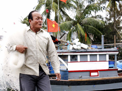 Ông Phạm Đúng nghêu ngao hát trên đường về