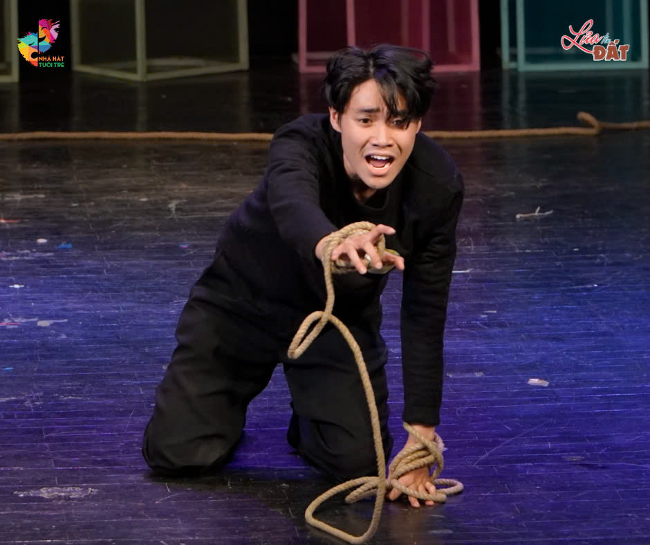 Nghệ sĩ tập luyện nhạc kịch về cuộc đời cách mạng của anh hùng Nguyễn Ngọc Vũ.