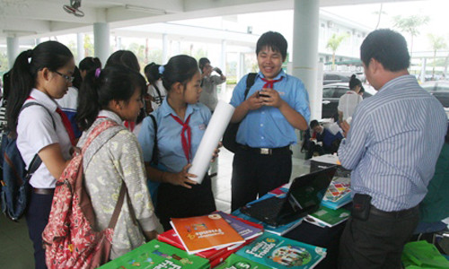 Học sin Trường THCS&THPT Huế Star trong giờ hoạt động ngoại khóa