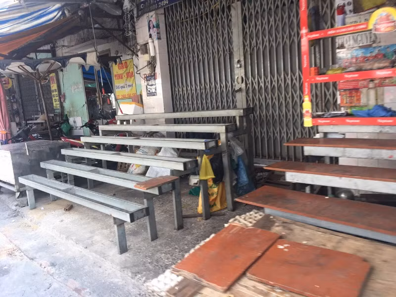 Mùng 4 Tết: Siêu thị vắng hoe, hải sản 'chợ cóc' tăng giá gấp đôi ảnh 4