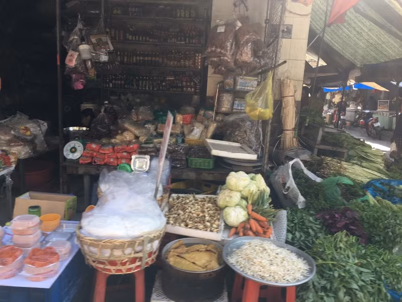 Mùng 4 Tết: Siêu thị vắng hoe, hải sản 'chợ cóc' tăng giá gấp đôi ảnh 6