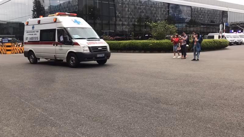 9 nạn nhân vụ nổ bom ở Ai Cập về tới Tân Sơn Nhất ảnh 1