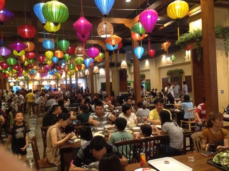 Ngày cuối nghỉ Tết Kỷ Hợi, dân Sài Gòn đổ vào TTTM vui chơi ảnh 4
