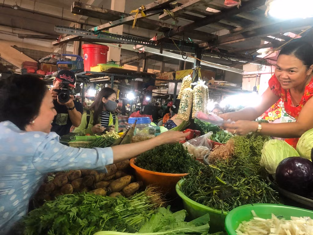Sợ dịch tả, thịt heo ở Sài Gòn ế chỏng chơ ảnh 5