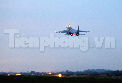 Su-30MK2 có khả năng thực hiện các nhiệm vụ đa dạng trong nhiều điều kiện thời tiết, môi trường khắc nghiệt, bất kể ngày hay ban đêm, khoảng cách và được trang bị nhiều vũ khí hiện đại