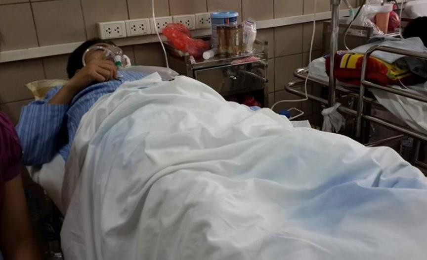 Anh Sinh đang phải điều trị tích cực tại Trung tâm Chống độc Bệnh viện Bạch Mai.. Anh Sinh đang phải điều trị tích cực tại Trung tâm Chống độc Bệnh viện Bạch Mai.