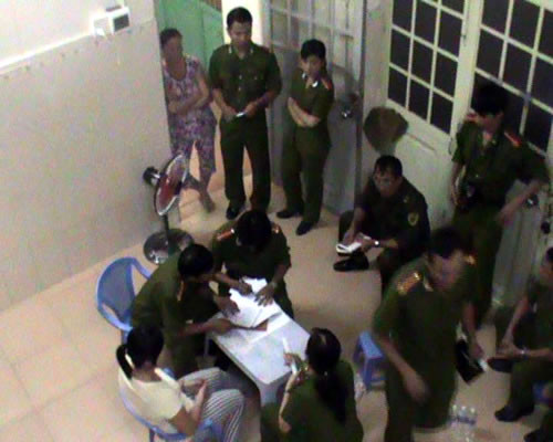 Lực lượng CA lập biên bản tại hiện trường..