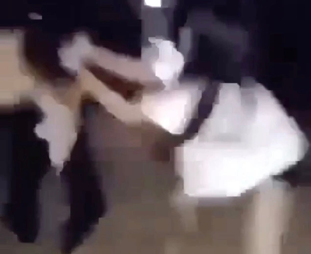 Nữ sinh bị 2 bạn hành hung dã man