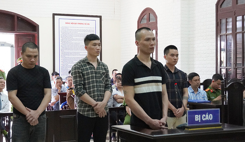 Các đối tượng tại phiên toà sơ thẩm chiều 12/4 Các đối tượng tại phiên toà sơ thẩm chiều 12/4