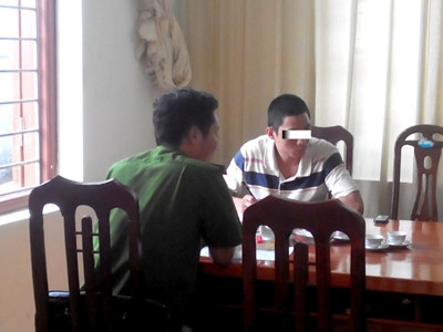 Công an lấy lời khai của Thắng