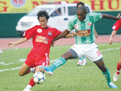 Navibank SG gặp B. Bình Dương (đỏ)