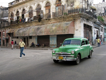Tòa nhà Plymouth trên đường phố Havana vào tháng 12/2008