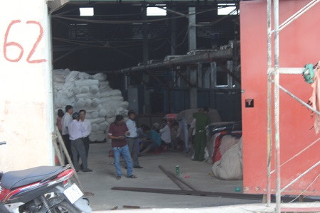 Sửa mái tôn, nam công nhân bị điện giật tử vong ảnh 2