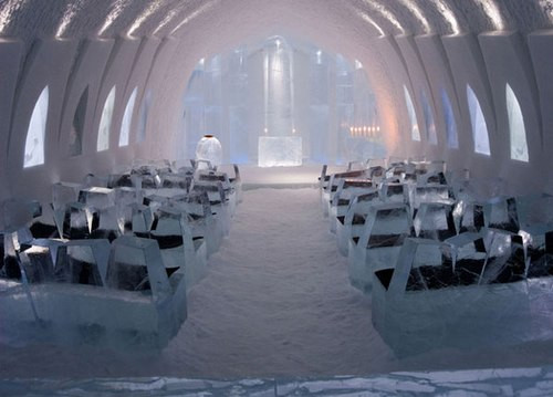 Nơi đây còn có cả nhà thờ cho những người theo đạo và các cặp đôi muốn tổ chức một lễ cưới thật đặc biệt.