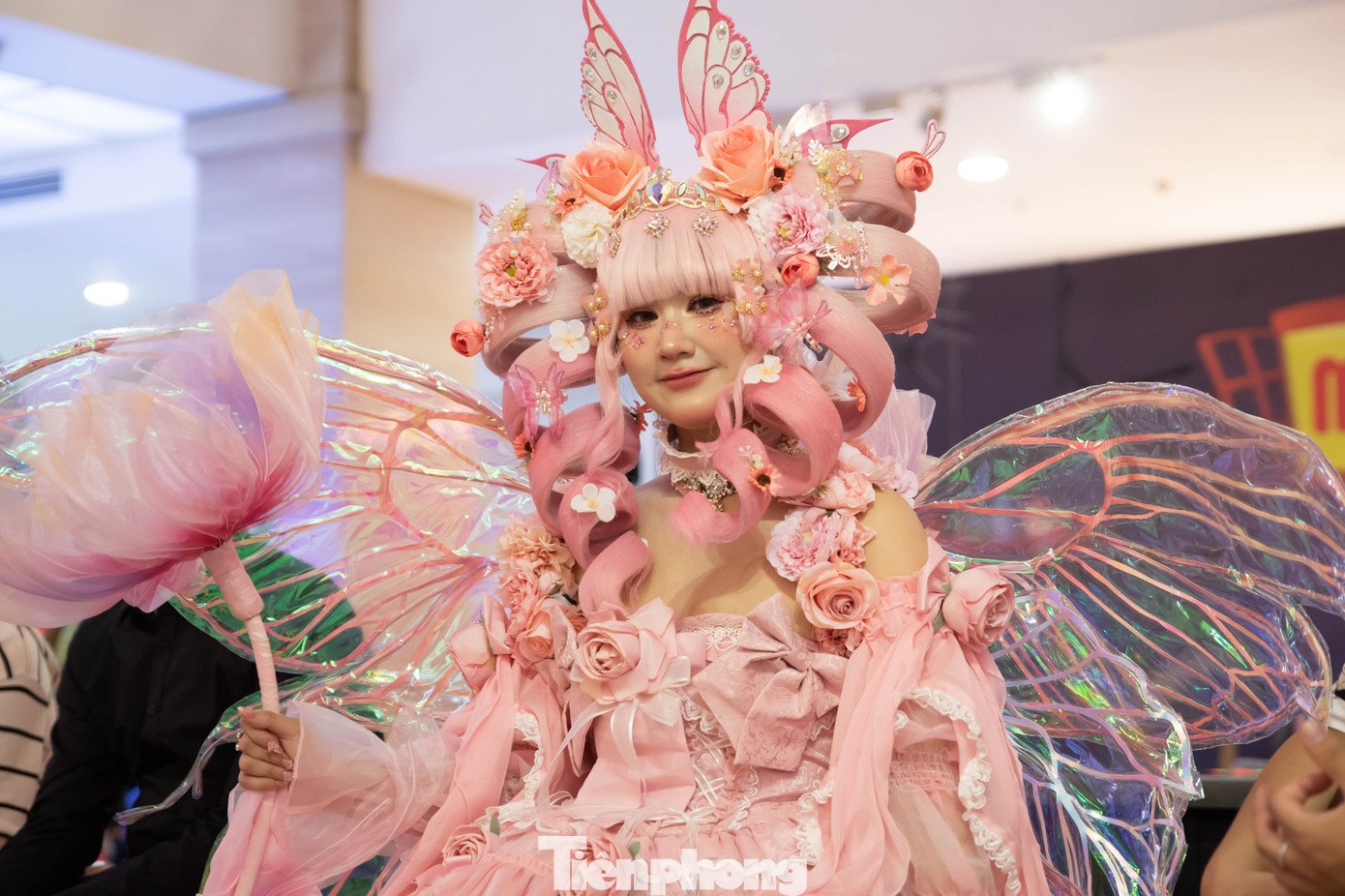 Nguyễn Thùy Trang (SN 1999, ở Hà Nội) cho biết: “Mình "biến hóa" thành công chúa với toàn thể đồ màu hồng, số tiền mình chi ra cho bộ đồ này khoảng 19 triệu đồng, chưa tính trang điểm. Quan trọng nhất là cảm xúc tận hưởng không khí Halloween”.