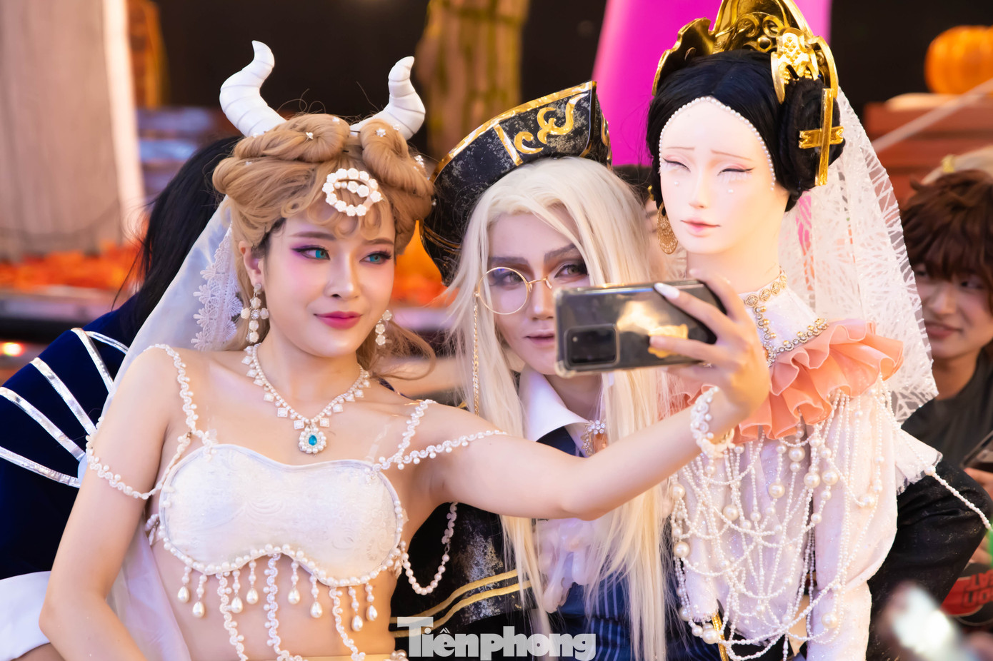 Đa số bạn trẻ lựa chọn cách hóa trang khá cầu kỳ, thông thường sẽ theo một nhân vật trong game hoặc một bộ phim nổi tiếng nào đó.