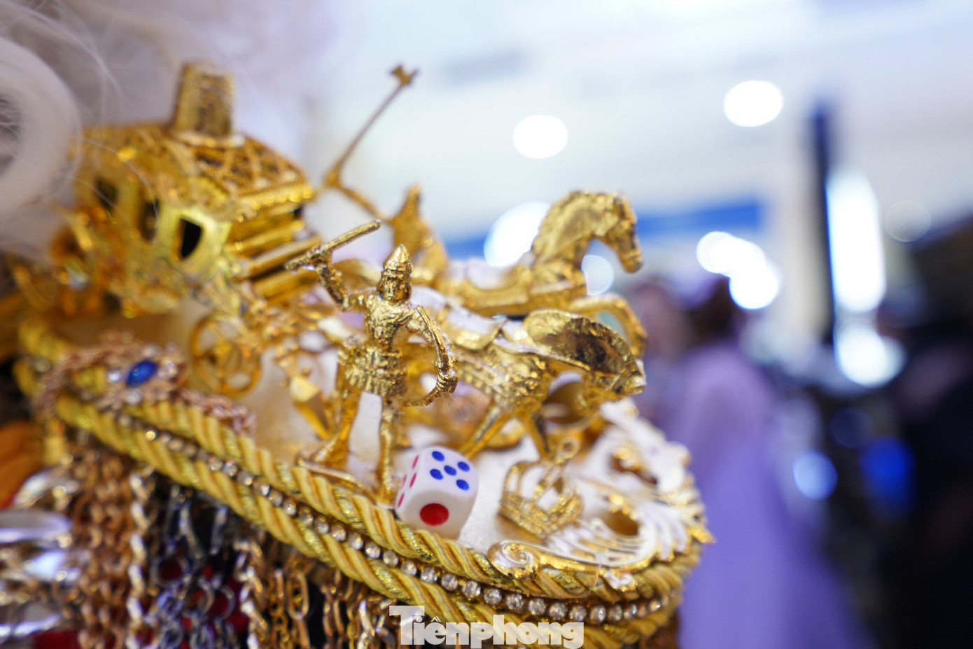 Nguyễn Trúc Thảo My (SN 2002) cho biết, bộ đồ và những phụ kiện cô đeo là đồ handmade, làm mất 1 tháng, tổng chi phí khoảng 12 triệu đồng. Cô nàng đã đam mê, theo đuổi con đường hoá trang cosplay tính đến nay đã được 7 năm.