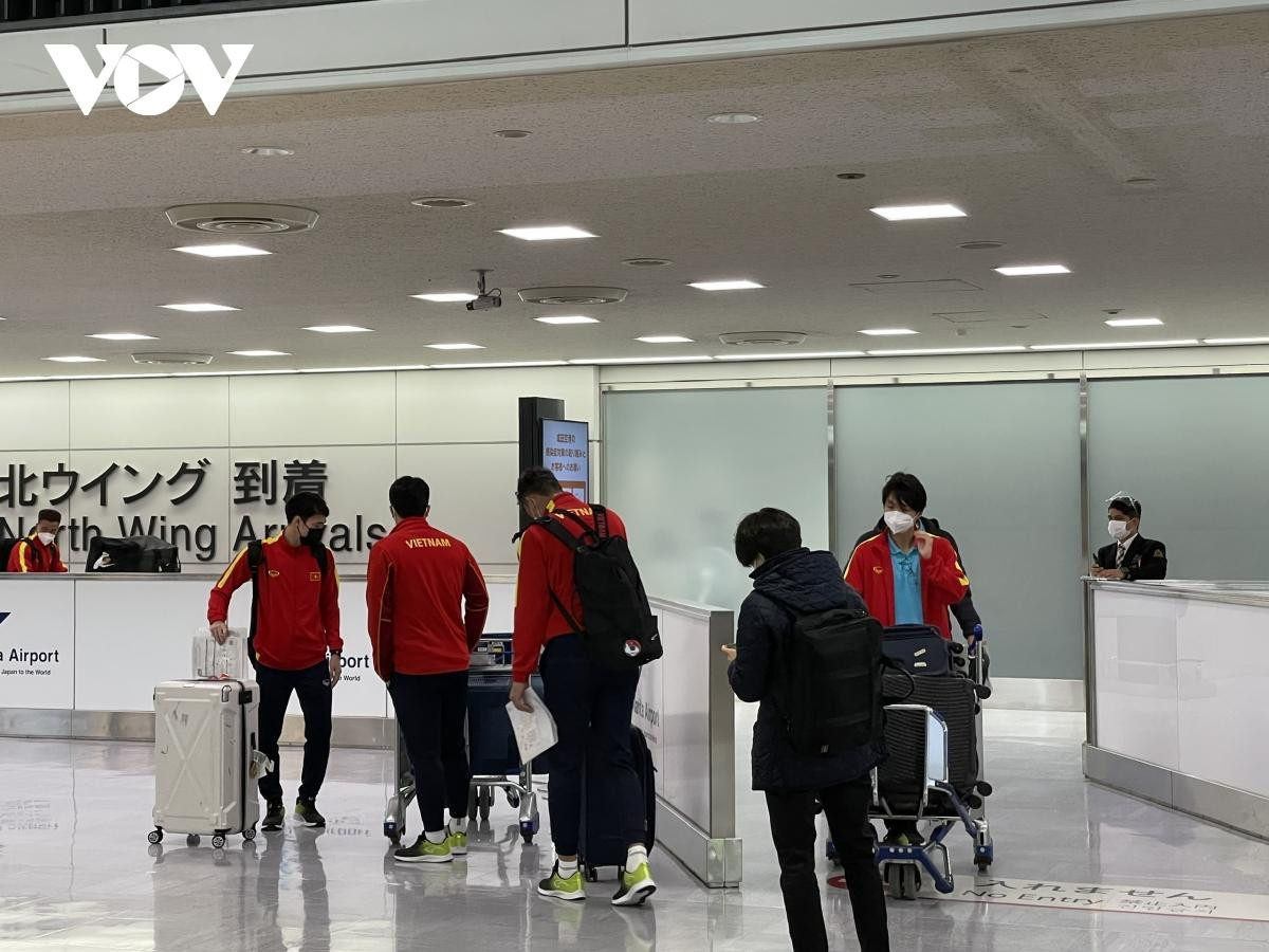 Trước đó, các thành viên ĐT Việt Nam đã khởi hành từ sân bay Tân Sơn Nhất (TPHCM) vào lúc rạng sáng nay.