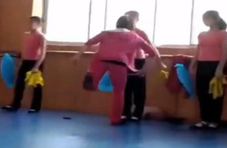 Giáo viên này còn chửi học sinh bằng lời lẽ tục tĩu