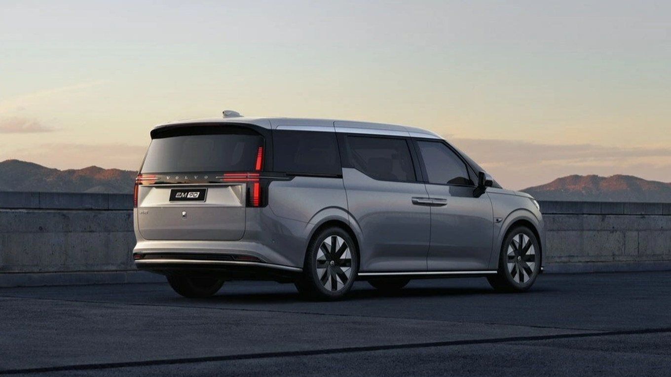 Phần mái và đuôi xe khá vuông vức. Ảnh: Volvo. Phần mái và đuôi xe khá vuông vức. Ảnh: Volvo.