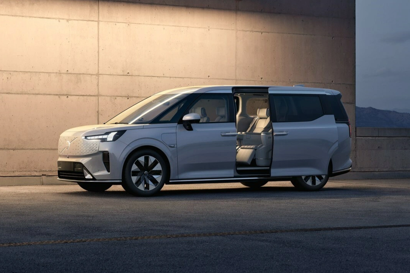 Volvo EM90 được trang bị cửa xe kiểu trượt. Ảnh: Volvo. Volvo EM90 được trang bị cửa xe kiểu trượt. Ảnh: Volvo.