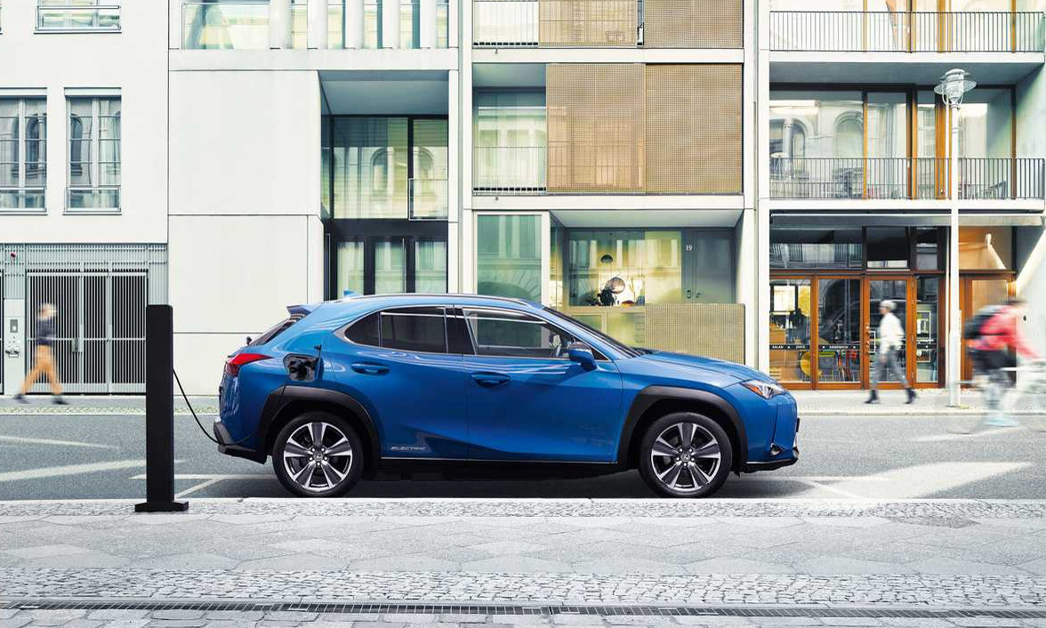 Tính năng số sàn được thử nghiệm trên mẫu xe điện Lexus UX 300e.