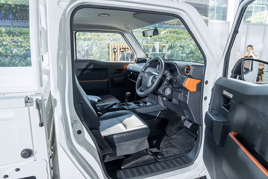 Xe chỉ có 2 chỗ ngồi. Ảnh: Carspiritpk.