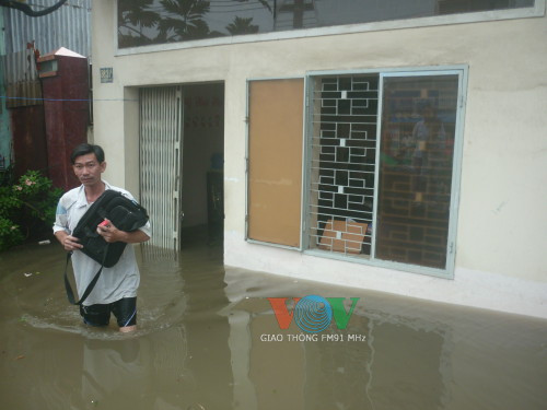 Một số vật dụng quan trọng được đem rra ngoài