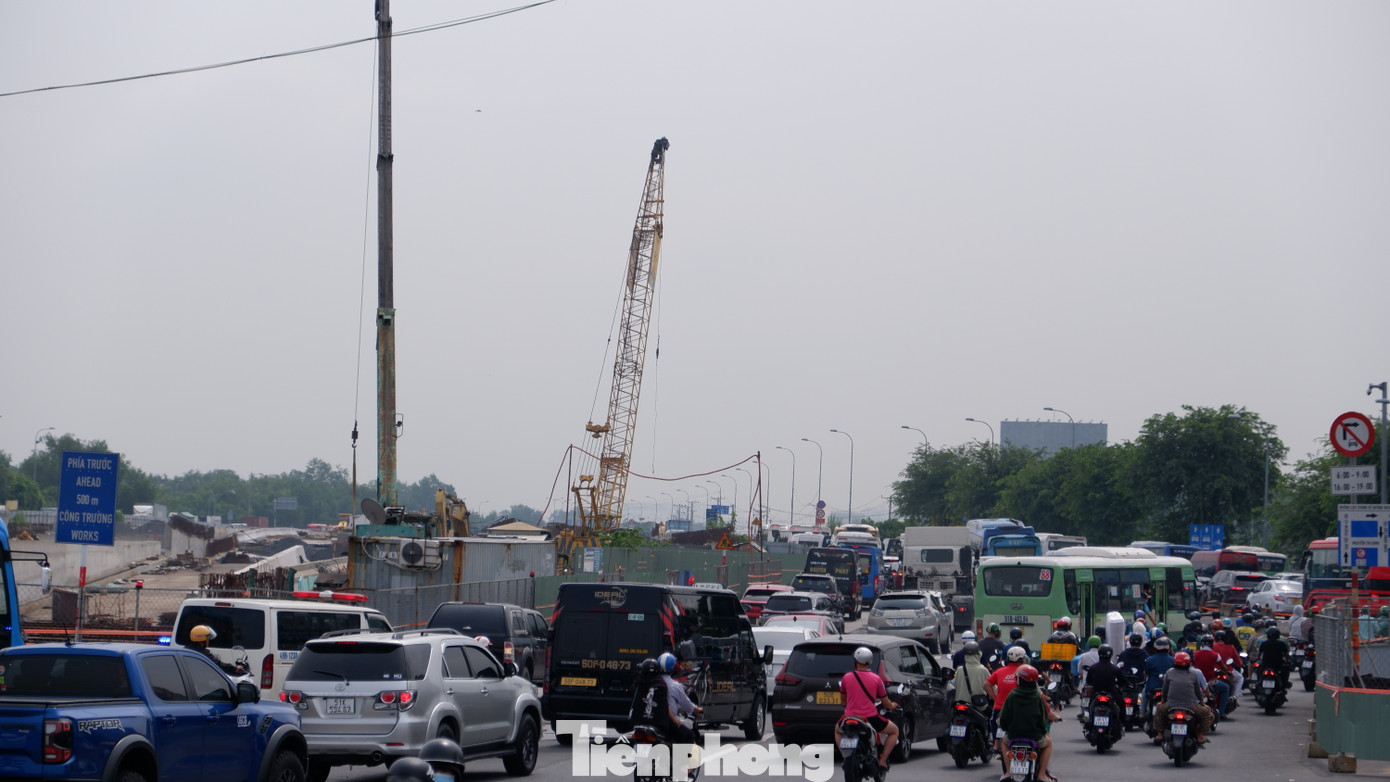 Đến trưa 1/9, lối vào cao tốc TPHCM - Long Thành - Dầu Giây mới được mở, giao thông tại khu vực nút giao thông An Phú dần thông thoáng hơn.