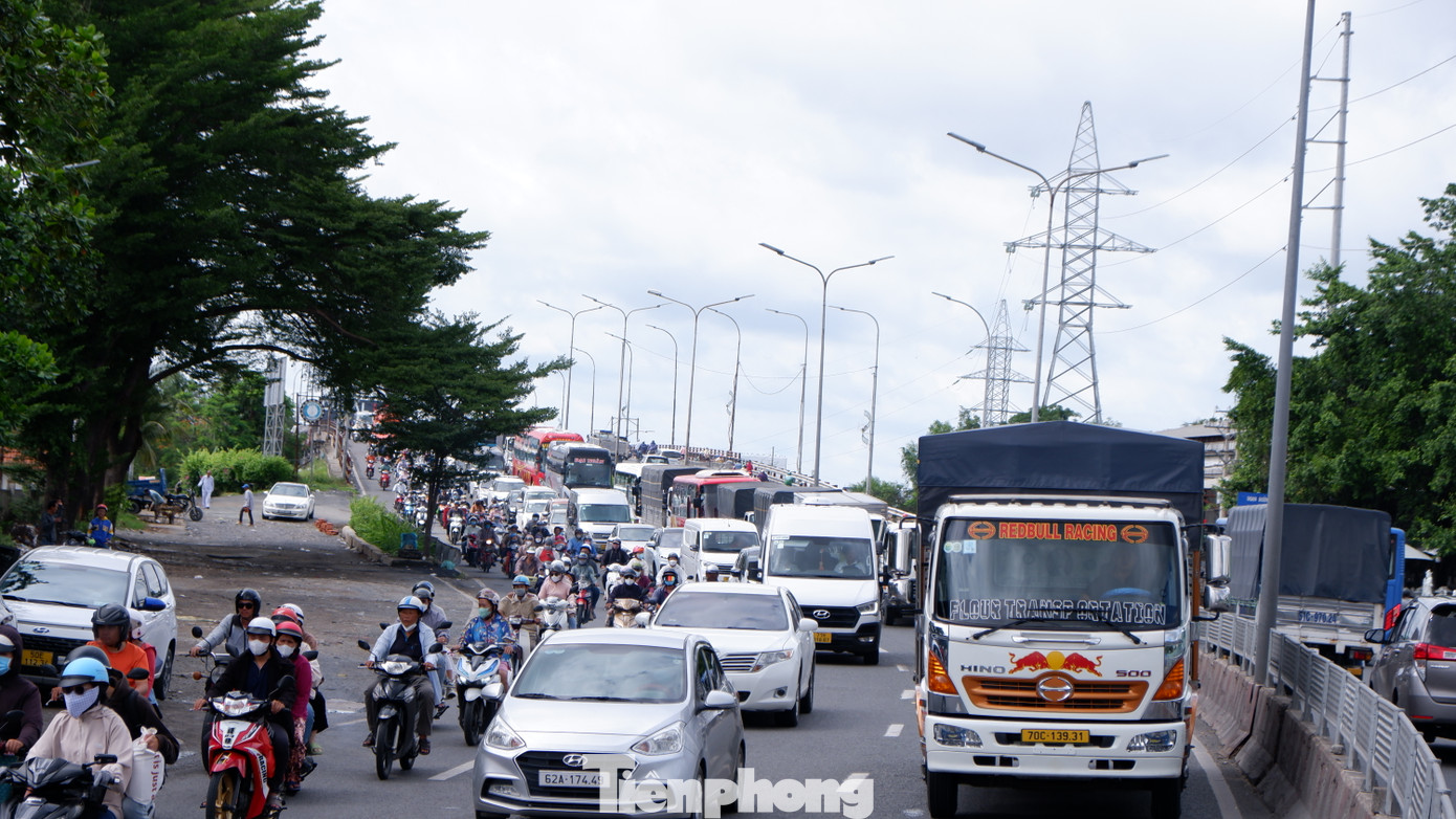 Quốc lộ 1 - cửa ngõ phía tây TPHCM. Ảnh: Hữu Huy Quốc lộ 1 - cửa ngõ phía tây TPHCM. Ảnh: Hữu Huy